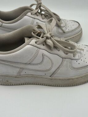 Nike AF1 Air Force 1 triple White Low-Top Leather lace up Sneakers 5.5Y Youth